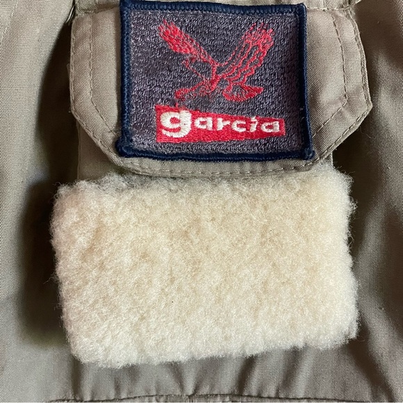 Garcia Olive Green Fishing Vest size L/XL
11 front pockets (2 long zip pockets) - Picture 4 of 11